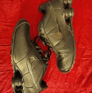 BLACK Nike SHOX 2014 SZ 7 WOMEN